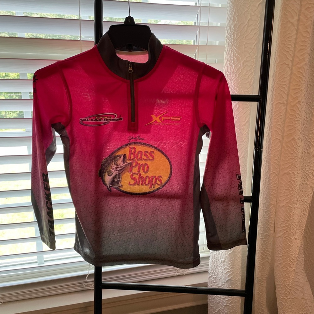 Bass Pro shops swim shirt size M.